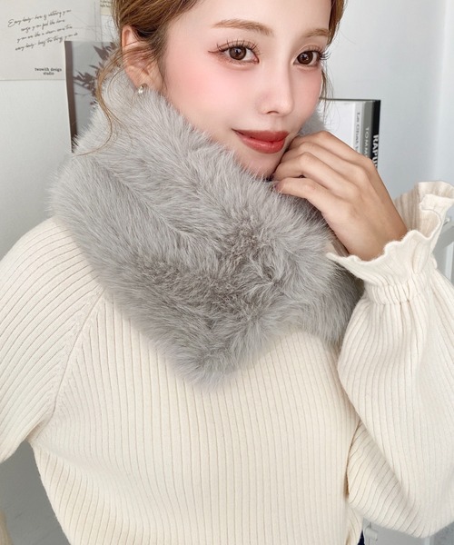 moment+（モーメントプラス）の「フェイクファーティペット（マフラー・レディース・ブラック/アイボリー/レッド/ピンク/パープル/ベージュ/モカ/ブルー/チャコールグレー/グレー・M）」の14枚目の写真