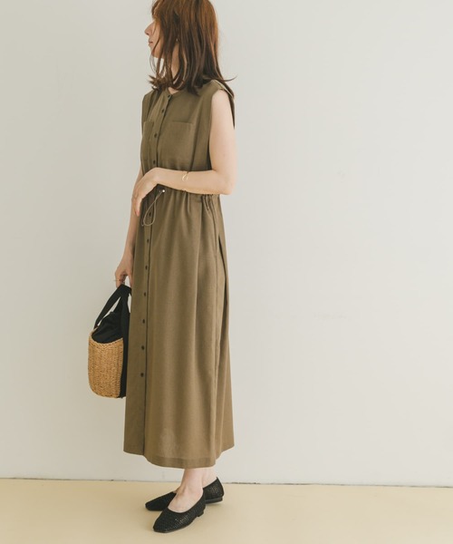 ITEMS URBANRESEARCH（アイテムズ アーバンリサーチ）の「ウエストドロストノースリワンピース（ワンピース・レディース・グリーン/ネイビー/ライトブラウン・FREE）」の9枚目の写真