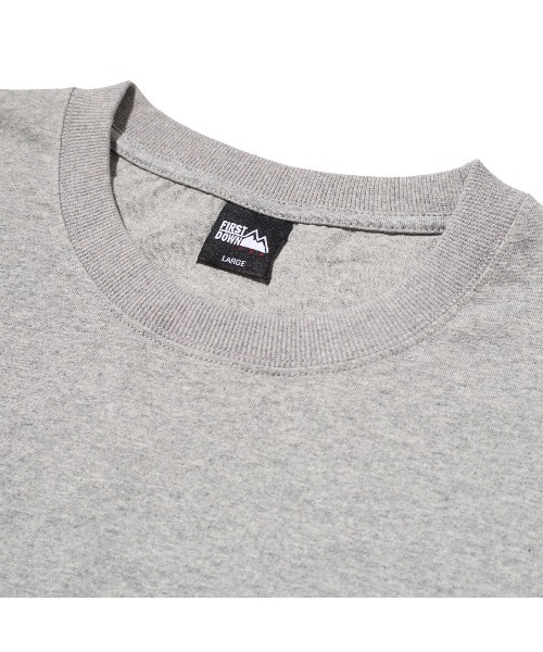 FIRST DOWN(ファーストダウン)の「FIRST DOWN LOGO S/S TEE(ファーストダウン ロゴ ショートスリーブ ティー)(Tシャツ/カットソー・メンズ・ブラック/トップグレー/ホワイト・MEDIUM/LARGE/X-LARGE)」の4枚目の写真
