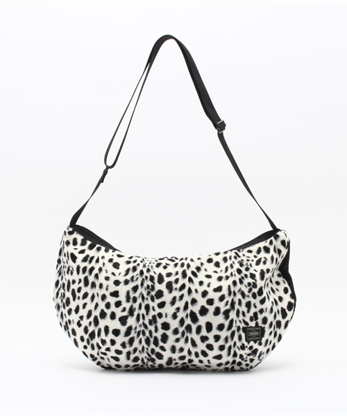 HEAD PORTER（ヘッドポーター）の「MOMBASA/SHOULDER BAG（ショルダーバッグ・メンズ・レオパード/その他1・FREE）」の2枚目の写真