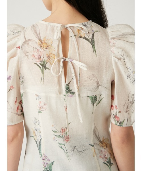 ボタニカルプリントシアータックパフブラウス