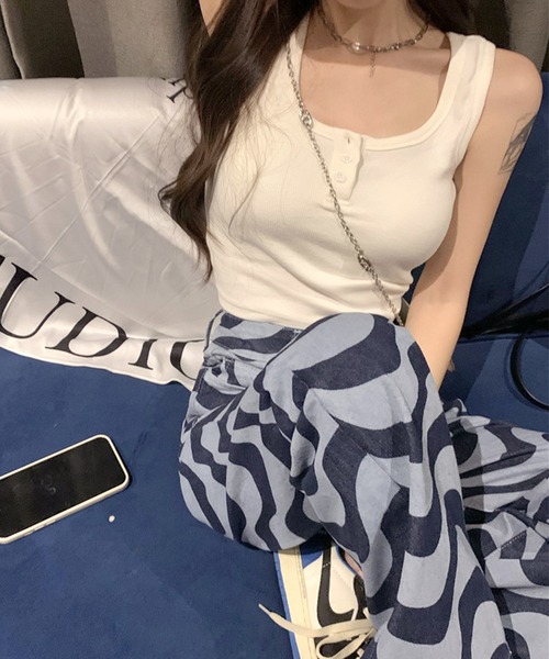 Songe(ソンジュ)の「フロントボタンショート丈タンクトップ(タンクトップ・レディース・ホワイト/ピンク/ブラック/グレー・FREE)」の5枚目の写真