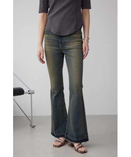AZUL by moussy（アズールバイマウジー）の「【身長/骨格別着用画像あり】AZUL DENIM デザインフレアデニム（デニムパンツ・レディース・ブラック/ブルー・SMALL/MEDIUM）」の2枚目の写真