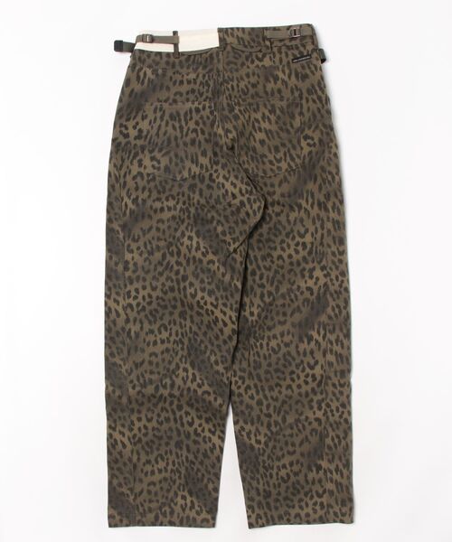 ANDERSSON BELL（アンダースンベル）の「UNISEX LEOPARD CROSS-OVER WIDE JEANS（その他パンツ・レディース・レオパード・26inch）」の6枚目の写真
