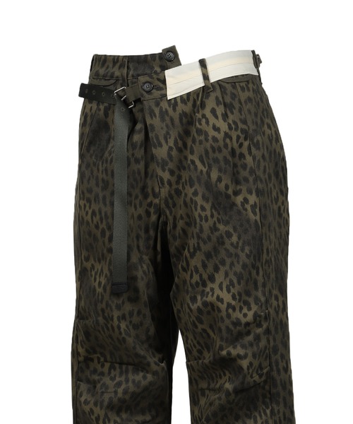 ANDERSSON BELL（アンダースンベル）の「UNISEX LEOPARD CROSS-OVER WIDE JEANS（その他パンツ・レディース・レオパード・26inch）」の4枚目の写真