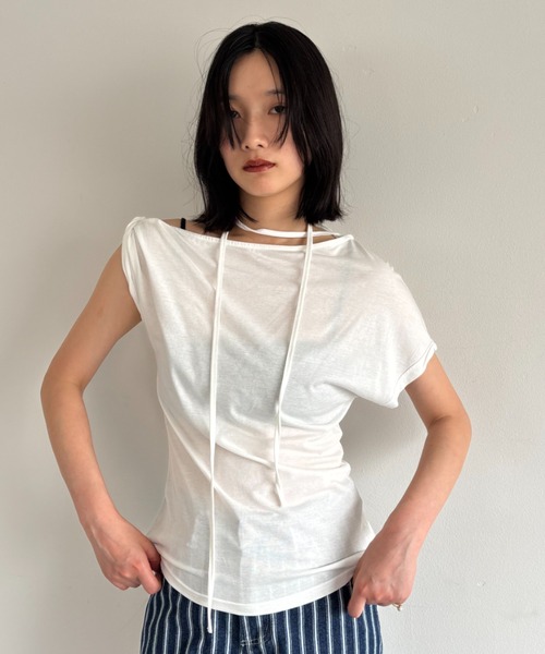 FUULLY STUDIO(フーリィーステューディオ)の「マルチウェイオフショルコードトップス(Tシャツ/カットソー・レディース・ホワイト/ネイビー/グレー・FREE)」の2枚目の写真