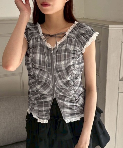 OLIVE des OLIVE(オリーブデオリーブ)の「フリルリボンジップトップス(シャツ/ブラウス・レディース・レッド/グレー/オフホワイト・FREE)」の1枚目の写真