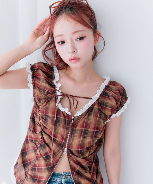 OLIVE des OLIVE(オリーブデオリーブ)の「フリルリボンジップトップス(シャツ/ブラウス・レディース・レッド/グレー/オフホワイト・FREE)」の3枚目の写真