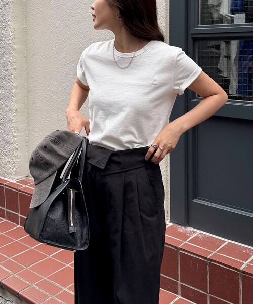 fredy emue(フレディエミュ)の「ボーダー/無地ワンポイントロゴコンパクトTシャツ(Tシャツ/カットソー・レディース・ブラック/オフホワイト/ホワイト系その他/ベージュ系その他・38)」の1枚目の写真