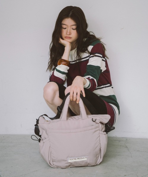 THEATRE PRODUCTS（シアタープロダクツ）の「パファー２WAYショルダーバッグL（ショルダーバッグ・レディース・ブラック/グレー・FREE）」の4枚目の写真