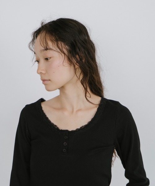 duei（デュイ）の「レースヘンリーネックロングスリーブトップス（Tシャツ/カットソー・レディース・ホワイト/ブラック・FREE）」の6枚目の写真