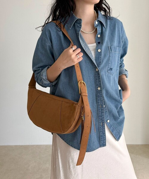 fredy emue（フレディエミュ）の「スエードラウンドショルダーバッグ（ショルダーバッグ・レディース・オリーブ/キャメル・FREE）」の2枚目の写真