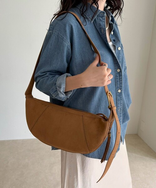 fredy emue（フレディエミュ）の「スエードラウンドショルダーバッグ（ショルダーバッグ・レディース・オリーブ/キャメル・FREE）」の3枚目の写真