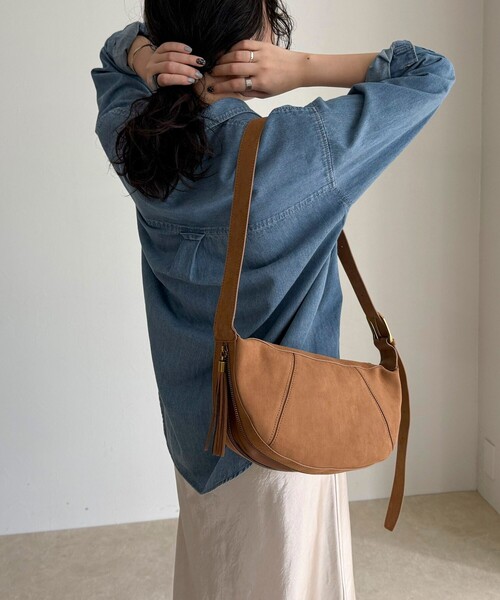 fredy emue（フレディエミュ）の「スエードラウンドショルダーバッグ（ショルダーバッグ・レディース・オリーブ/キャメル・FREE）」の4枚目の写真