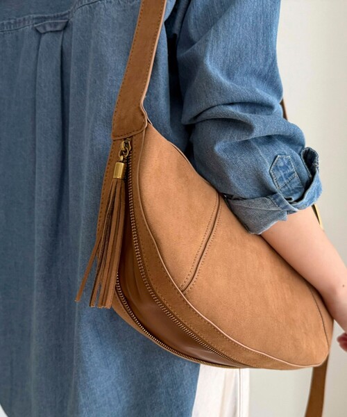 fredy emue（フレディエミュ）の「スエードラウンドショルダーバッグ（ショルダーバッグ・レディース・オリーブ/キャメル・FREE）」の5枚目の写真