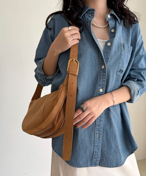 fredy emue（フレディエミュ）の「スエードラウンドショルダーバッグ（ショルダーバッグ・レディース・オリーブ/キャメル・FREE）」の6枚目の写真