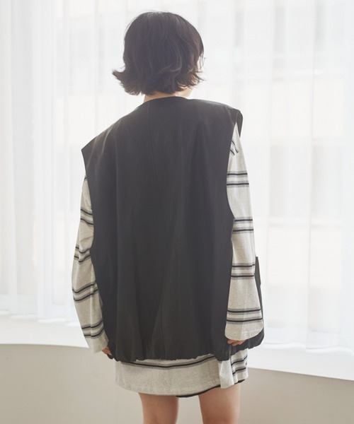 LAULEN(ローレン)の「boxy oversize leather like vest /ボクシーオーバーサイズフェイクレザーベスト(ベスト・レディース・ブラック・FREE)」の4枚目の写真