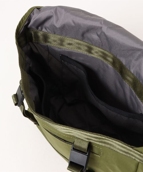 CHROME(クローム)の「CHROME/クローム ショルダーバッグ COURIER FLAP MSNGR 6L クーリエ フラップ メッセンジャー 6L JP242MOSS(ショルダーバッグ・メンズ・モスグリーン・FREE)」の4枚目の写真