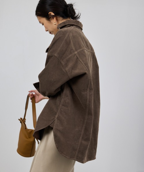Healthy denim(ヘルシーデニム)の「【Healthy denim(ヘルシーデニム)】一部別注Almondコーデュロイビッグシャツ/イージーケア(シャツ/ブラウス・レディース・グレー/オフホワイト/ダークブラウン・M/S)」の3枚目の写真