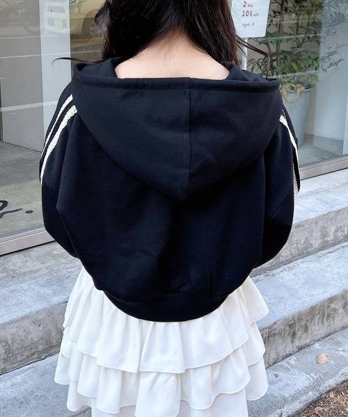 INGNI（イング）の「【WEB限定】袖レースリボンショートスウェットジップパーカー(セットアップ対応)（カーディガン/ボレロ・レディース・ホワイト×ブラック/ブラック×ホワイト/グレー×ホワイト・M）」の6枚目の写真