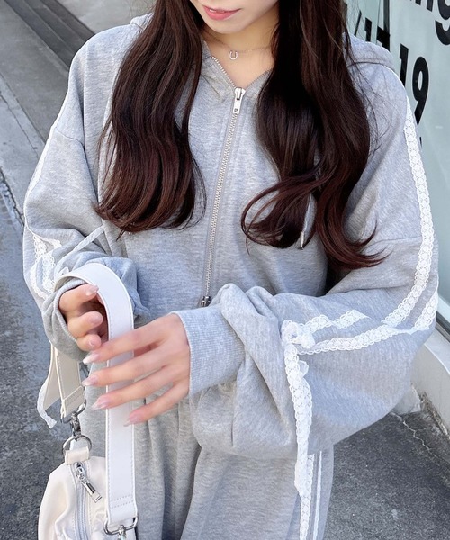 INGNI（イング）の「【WEB限定】袖レースリボンショートスウェットジップパーカー(セットアップ対応)（カーディガン/ボレロ・レディース・ホワイト×ブラック/ブラック×ホワイト/グレー×ホワイト・M）」の9枚目の写真