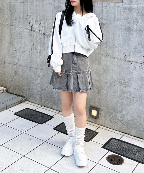 INGNI（イング）の「【WEB限定】袖レースリボンショートスウェットジップパーカー(セットアップ対応)（カーディガン/ボレロ・レディース・ホワイト×ブラック/ブラック×ホワイト/グレー×ホワイト・M）」の8枚目の写真