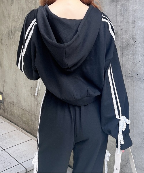 INGNI（イング）の「【WEB限定】袖レースリボンショートスウェットジップパーカー(セットアップ対応)（カーディガン/ボレロ・レディース・ホワイト×ブラック/ブラック×ホワイト/グレー×ホワイト・M）」の16枚目の写真