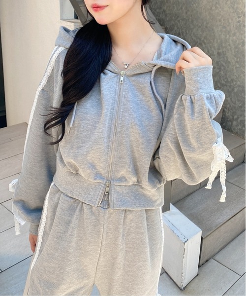 INGNI（イング）の「【WEB限定】袖レースリボンショートスウェットジップパーカー(セットアップ対応)（カーディガン/ボレロ・レディース・ホワイト×ブラック/ブラック×ホワイト/グレー×ホワイト・M）」の17枚目の写真