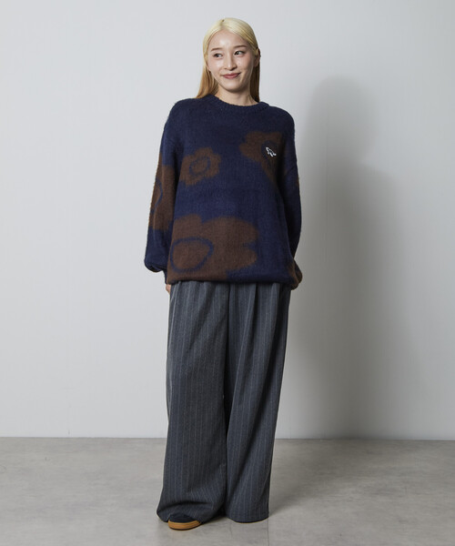 FREAK'S STORE(フリークスストア)の「限定展開 CHOW DOWN/チャウダウン リラックスフィット ジャカード クルーネック モヘアタッチ シャギーニット / フラワーモチーフ(ニット/セーター・メンズ・ネイビー/チャコールグレー/ブラック・LARGE/MEDIUM/SMALL)」の11枚目の写真