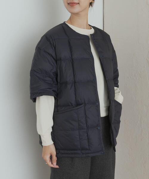 URBAN RESEARCH DOORS（アーバンリサーチドアーズ）の「『別注』TAION×DOORS　ショートスリーブAラインライトダウン（ダウンジャケット/コート・レディース・ネイビー/ベージュ/ブラック・ONE）」の13枚目の写真