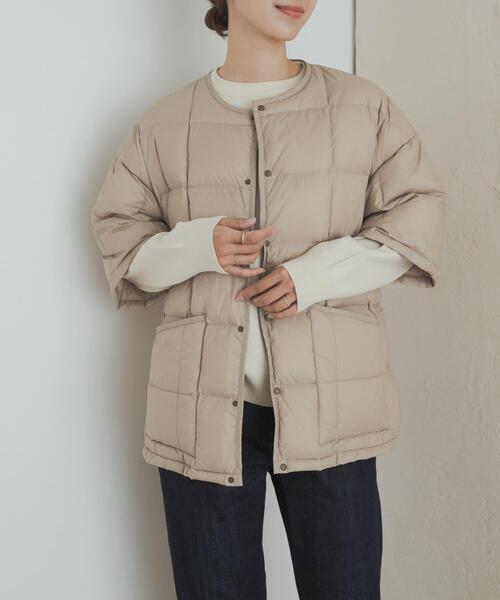 URBAN RESEARCH DOORS（アーバンリサーチドアーズ）の「『別注』TAION×DOORS　ショートスリーブAラインライトダウン（ダウンジャケット/コート・レディース・ネイビー/ベージュ/ブラック・ONE）」の6枚目の写真