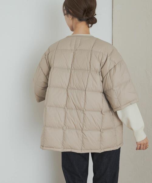 URBAN RESEARCH DOORS（アーバンリサーチドアーズ）の「『別注』TAION×DOORS　ショートスリーブAラインライトダウン（ダウンジャケット/コート・レディース・ネイビー/ベージュ/ブラック・ONE）」の9枚目の写真