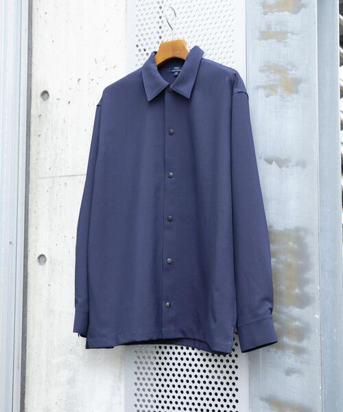 ITEMS URBANRESEARCH(アイテムズ アーバンリサーチ)の「2wayストレッチロングスリーブスナップシャツ(シャツ/ブラウス・メンズ・チャコールグレー/ネイビー/グレー/オリーブ・MEDIUM/LARGE)」の1枚目の写真