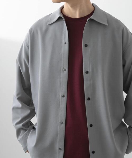 ITEMS URBANRESEARCH(アイテムズ アーバンリサーチ)の「2wayストレッチロングスリーブスナップシャツ(シャツ/ブラウス・メンズ・チャコールグレー/ネイビー/グレー/オリーブ・MEDIUM/LARGE)」の5枚目の写真