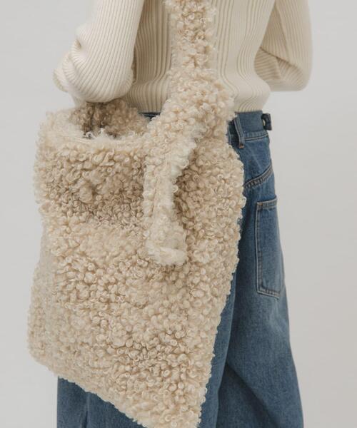 KBF（ケイビーエフ）の「ボアビッグBAG（ショルダーバッグ・レディース・チャコールグレー/アイボリー・ONE）」の9枚目の写真