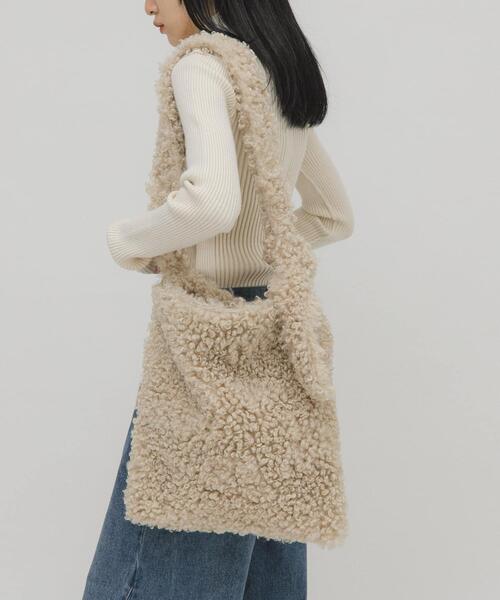 KBF（ケイビーエフ）の「ボアビッグBAG（ショルダーバッグ・レディース・チャコールグレー/アイボリー・ONE）」の8枚目の写真