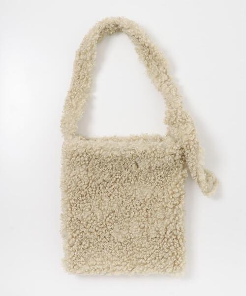 KBF（ケイビーエフ）の「ボアビッグBAG（ショルダーバッグ・レディース・チャコールグレー/アイボリー・ONE）」の5枚目の写真