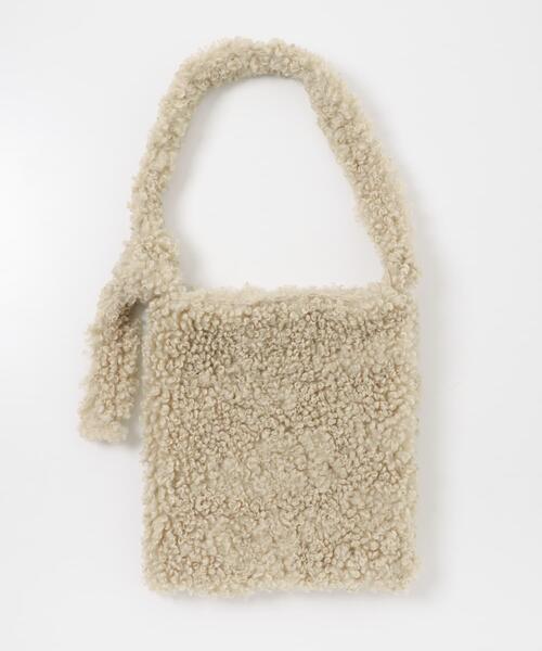 KBF（ケイビーエフ）の「ボアビッグBAG（ショルダーバッグ・レディース・チャコールグレー/アイボリー・ONE）」の4枚目の写真