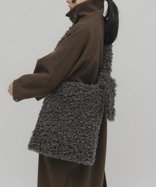 KBF（ケイビーエフ）の「ボアビッグBAG（ショルダーバッグ・レディース・チャコールグレー/アイボリー・ONE）」の15枚目の写真