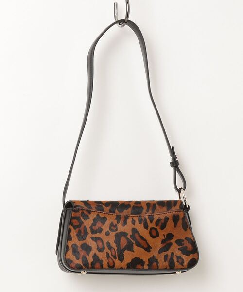 Guess(ゲス)の「DOMITILLA Flap Shoulder Bag ショルダーバッグ (ハンドバッグ・レディース・レオパード・ONE SIZE)」の9枚目の写真