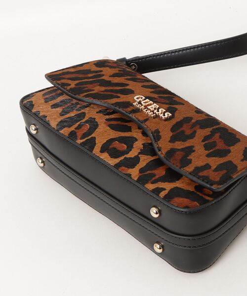 Guess(ゲス)の「DOMITILLA Flap Shoulder Bag ショルダーバッグ (ハンドバッグ・レディース・レオパード・ONE SIZE)」の10枚目の写真