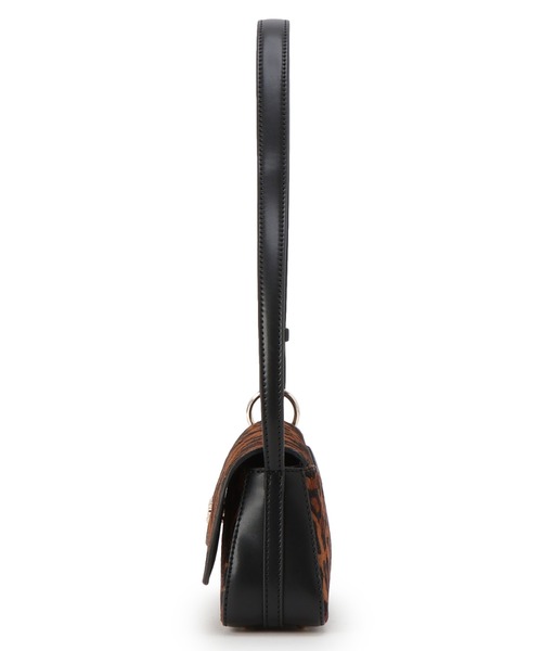 Guess(ゲス)の「DOMITILLA Flap Shoulder Bag ショルダーバッグ (ハンドバッグ・レディース・レオパード・ONE SIZE)」の3枚目の写真