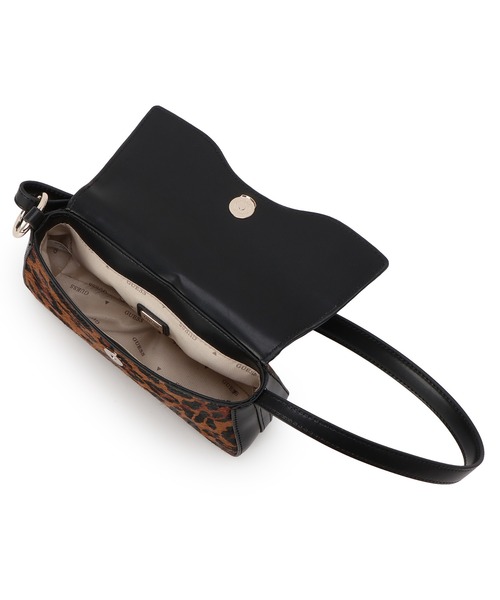 Guess(ゲス)の「DOMITILLA Flap Shoulder Bag ショルダーバッグ (ハンドバッグ・レディース・レオパード・ONE SIZE)」の8枚目の写真