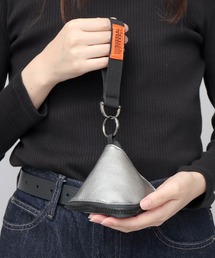 UNIVERSAL OVERALL（ユニバーサルオーバーオール）の「レザー調 ピラミッド型 ポーチ（ポーチ）」