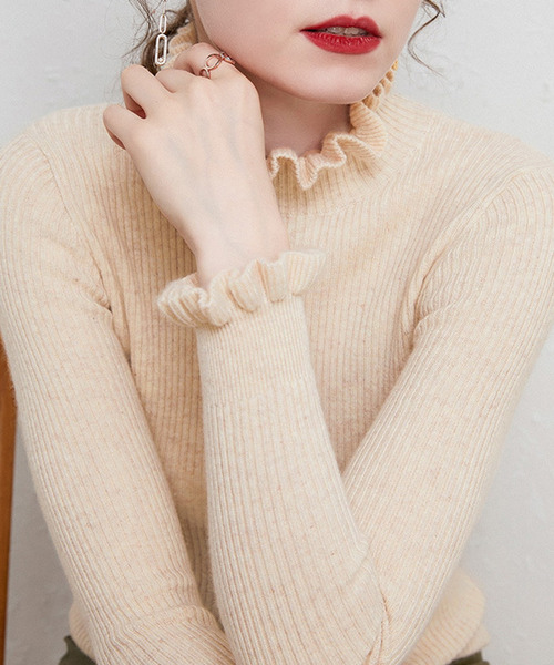 DAY CLOSET(デイ クローゼット)の「華やかネックライン。長袖フリルネックリブニットトップス レディース(ニット/セーター・レディース・グレイッシュベージュ/ネイビー/キャメル/キナリ/グレー/ホワイト/ブラック・FREE)」の3枚目の写真