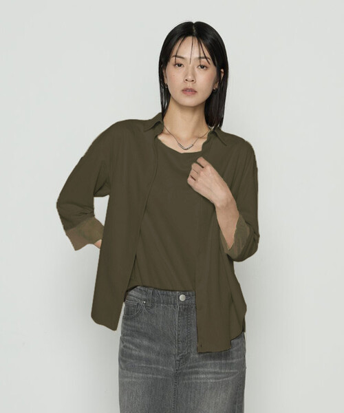 Gabardine K.T(ギャバジンケーティー)の「ポリスエード タンクトップ付きブラウス(シャツ/ブラウス・レディース・ブラック/カーキ/キナリ・9号)」の3枚目の写真