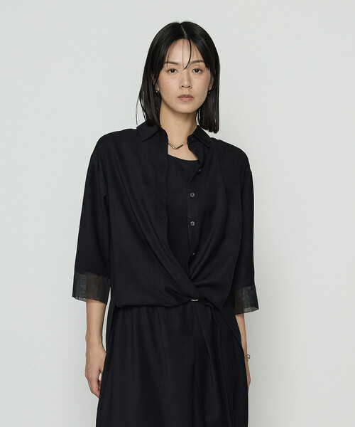 Gabardine K.T(ギャバジンケーティー)の「ポリスエード タンクトップ付きブラウス(シャツ/ブラウス・レディース・ブラック/カーキ/キナリ・9号)」の5枚目の写真