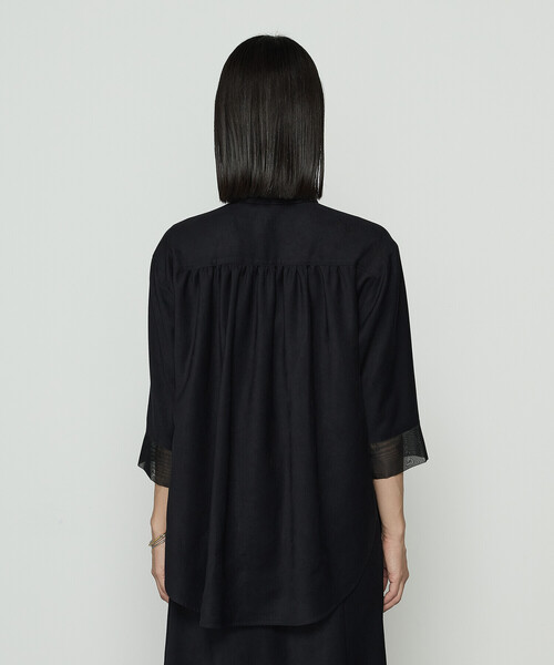 Gabardine K.T(ギャバジンケーティー)の「ポリスエード タンクトップ付きブラウス(シャツ/ブラウス・レディース・ブラック/カーキ/キナリ・9号)」の13枚目の写真