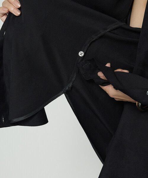Gabardine K.T(ギャバジンケーティー)の「ポリスエード タンクトップ付きブラウス(シャツ/ブラウス・レディース・ブラック/カーキ/キナリ・9号)」の21枚目の写真