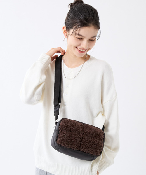 LeSportsac(レスポートサック)の「PUFFY CUBE CROSSBODY ダークチョコレートシェルパ(ショルダーバッグ・レディース・ブラウン・FREE)」の1枚目の写真
